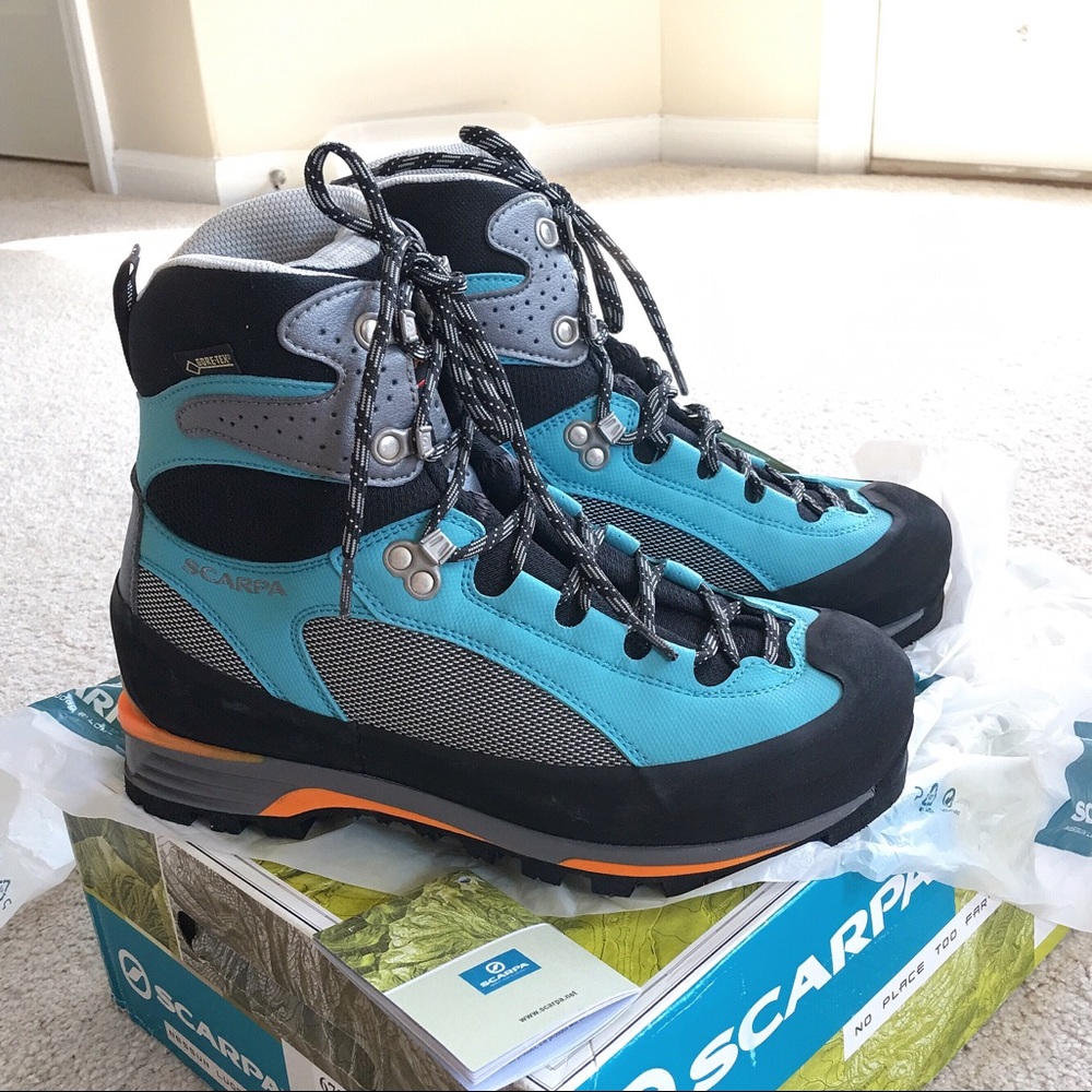 Hiking shoes for women